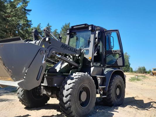 armored-glass-loader-mecalac-as1600-protection-level-stamag-b03