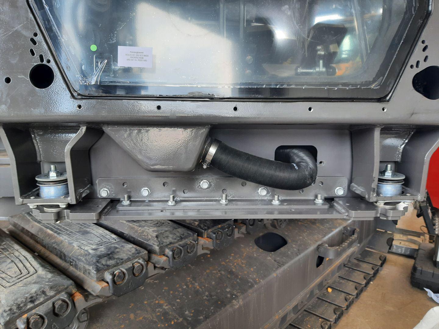 Armouring with bulletproof glass and FOPS for Volvo excavators for demolition, demolition and munitions recovery, explosion protection ER 4