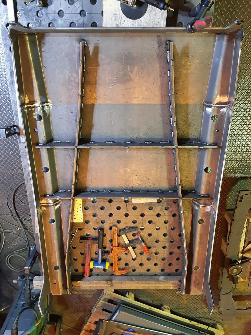 Armoured glass for Volvo excavator fixed installation with FOPS from Panzerglaserei Construction machinery armouring with armoured glass and FOPS for Volvo excavators for demolition, demolition and munitions recovery, explosion protection ER 4