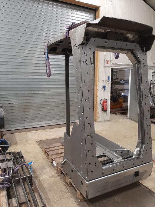 Construction machinery armouring with armoured glass and FOPS for Volvo excavators for demolition, demolition and munitions recovery, explosion protection ER 4