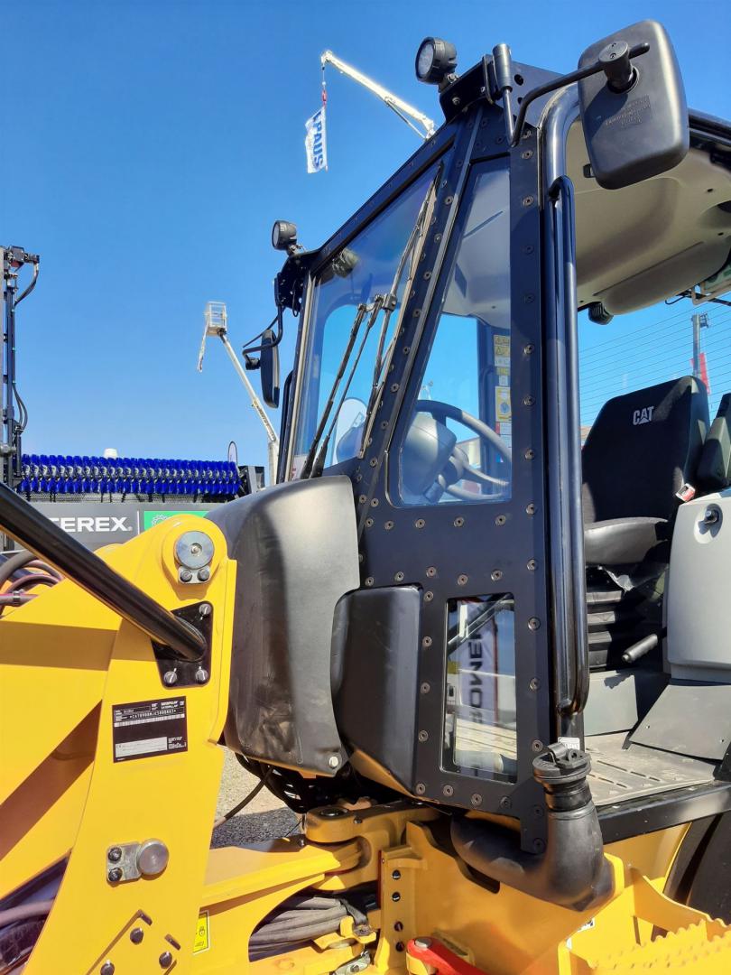 Armouring of construction machinery with bullet-proof glass for wheel loaders Caterpillar CAT 906 M and 908 M