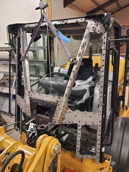 Armouring of construction machinery with bullet-proof glass for wheel loaders Caterpillar CAT 906 M and 908 M