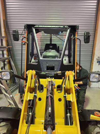 Armouring of construction machinery with bullet-proof glass for wheel loaders Caterpillar CAT 906 M and 908 M