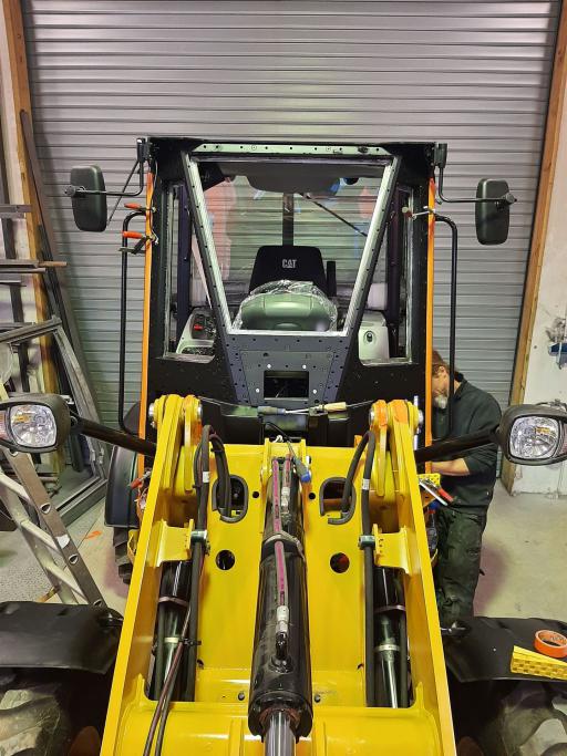 Armouring of construction machinery with bullet-proof glass for wheel loaders Caterpillar CAT 906 M and 908 M