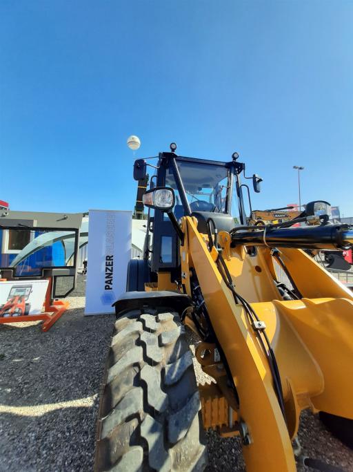 Armouring of construction machinery with bullet-proof glass for wheel loaders Caterpillar CAT 906 M and 908 M